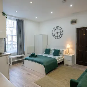 Apartment Beautiful Flat In Hackney Next To Overground Station, London