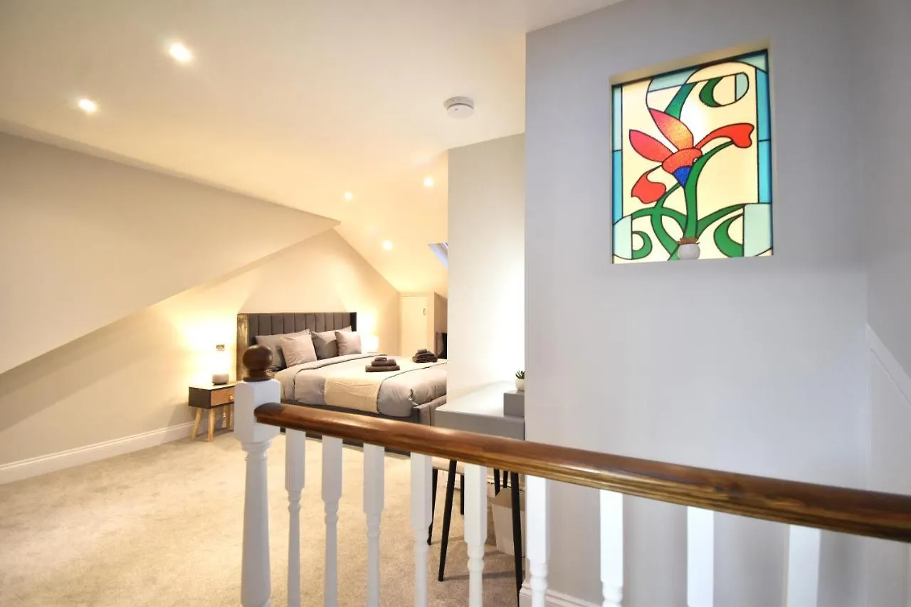 Stunning 3 Bed Apartment London