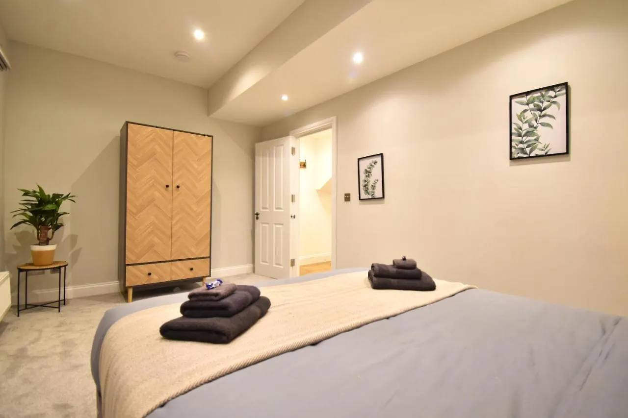 Stunning 3 Bed Apartment London 0*,