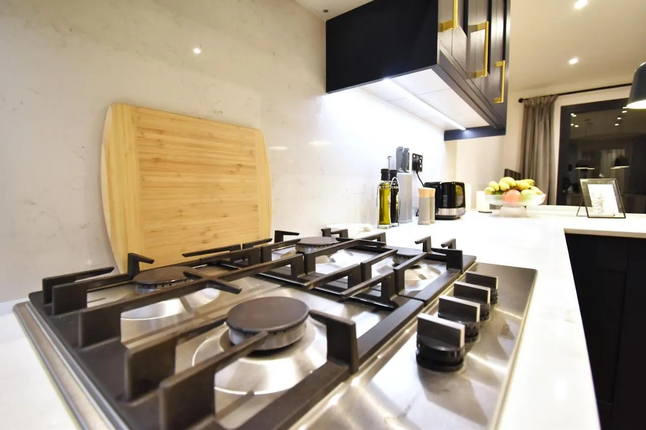 Stunning 3 Bed Apartment London